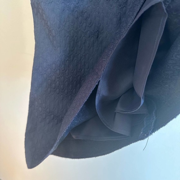 Theory Textured Sleeveless Top Blouse Crew Neck Back Zip Navy Blue Size Small - Picture 12 of 14